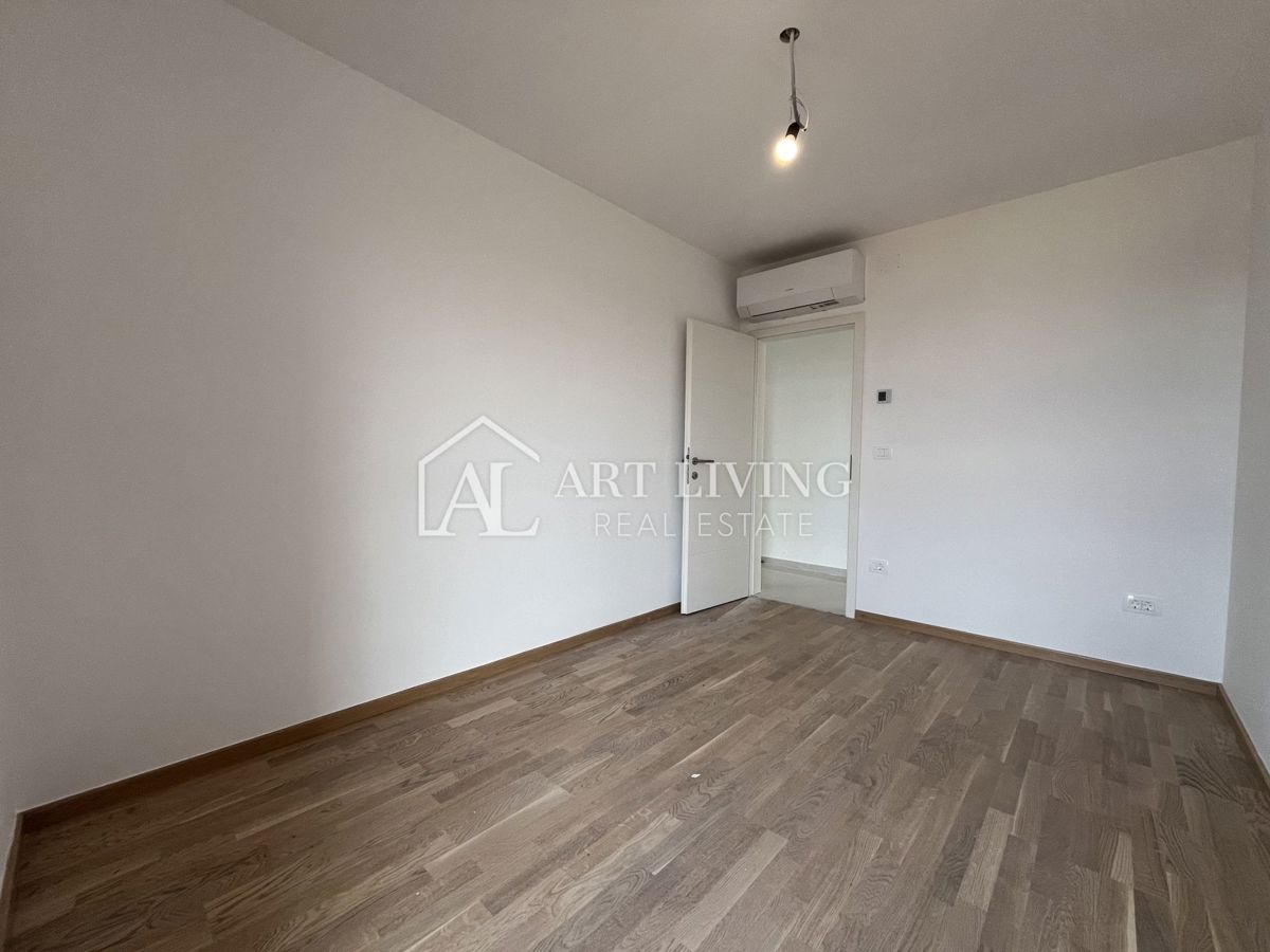 Umag, trosobni stan, 109 m2, z lepo in atraktivno lokacijo