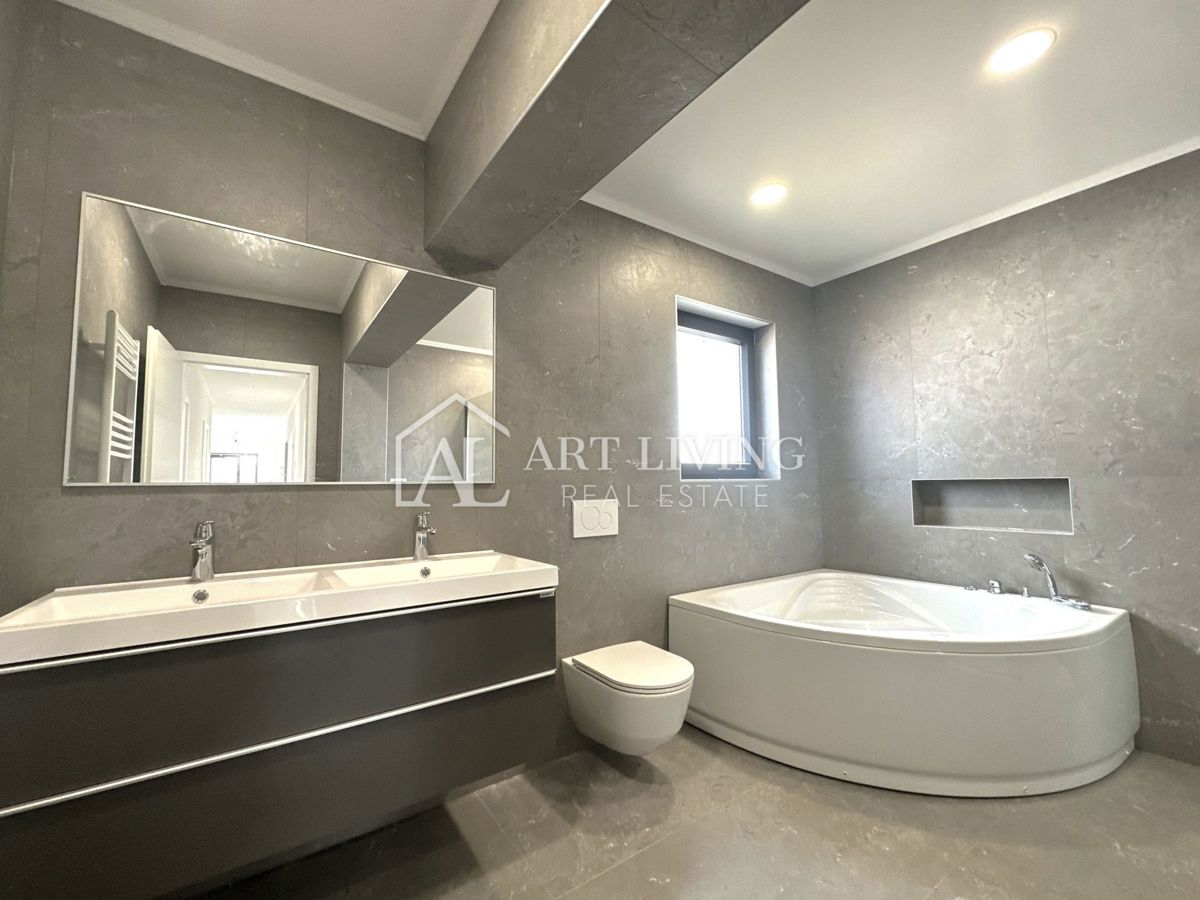 Umag, trosobni stan, 109 m2, z lepo in atraktivno lokacijo