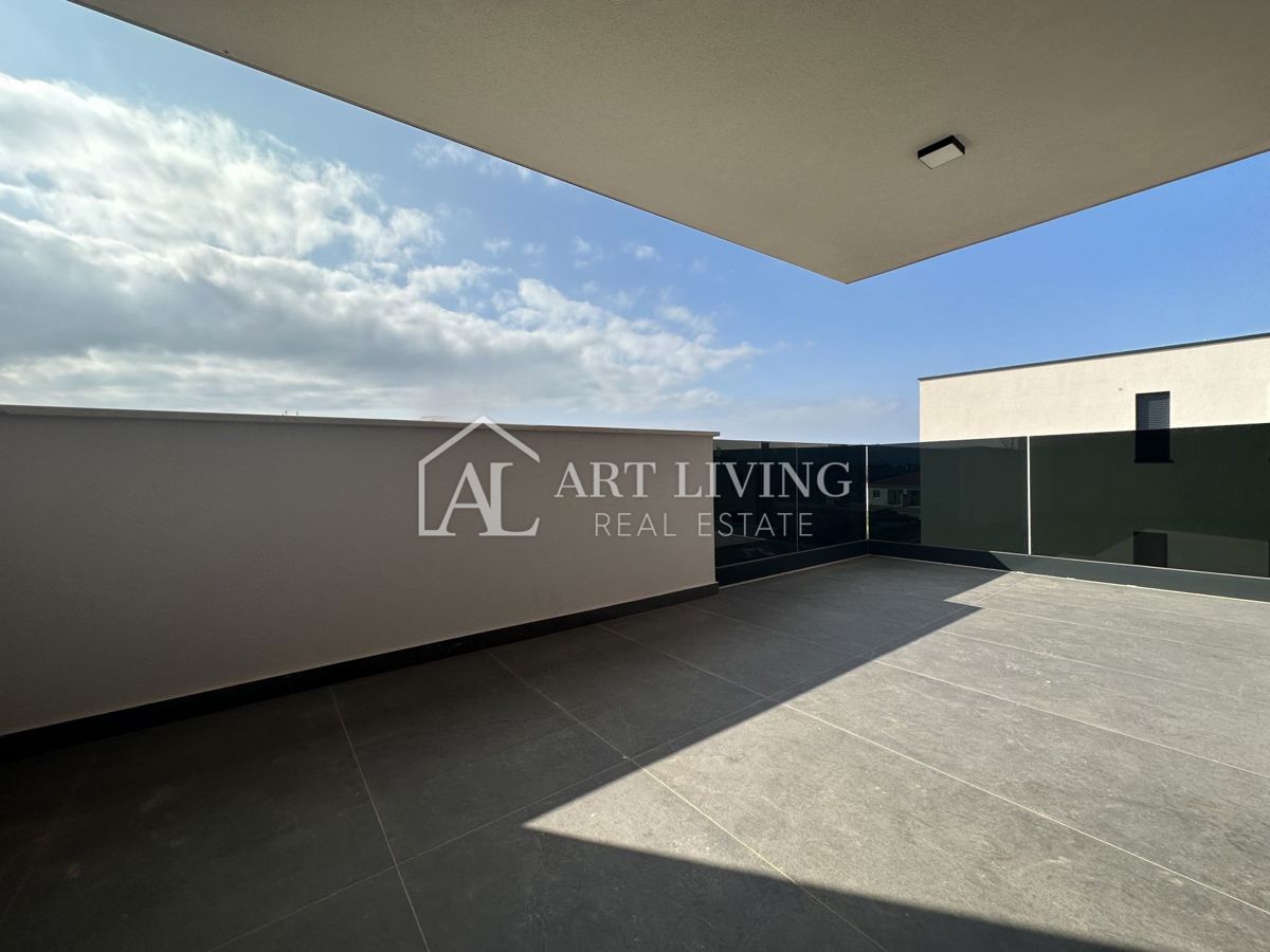 Umag, trosobni stan, 109 m2, z lepo in atraktivno lokacijo