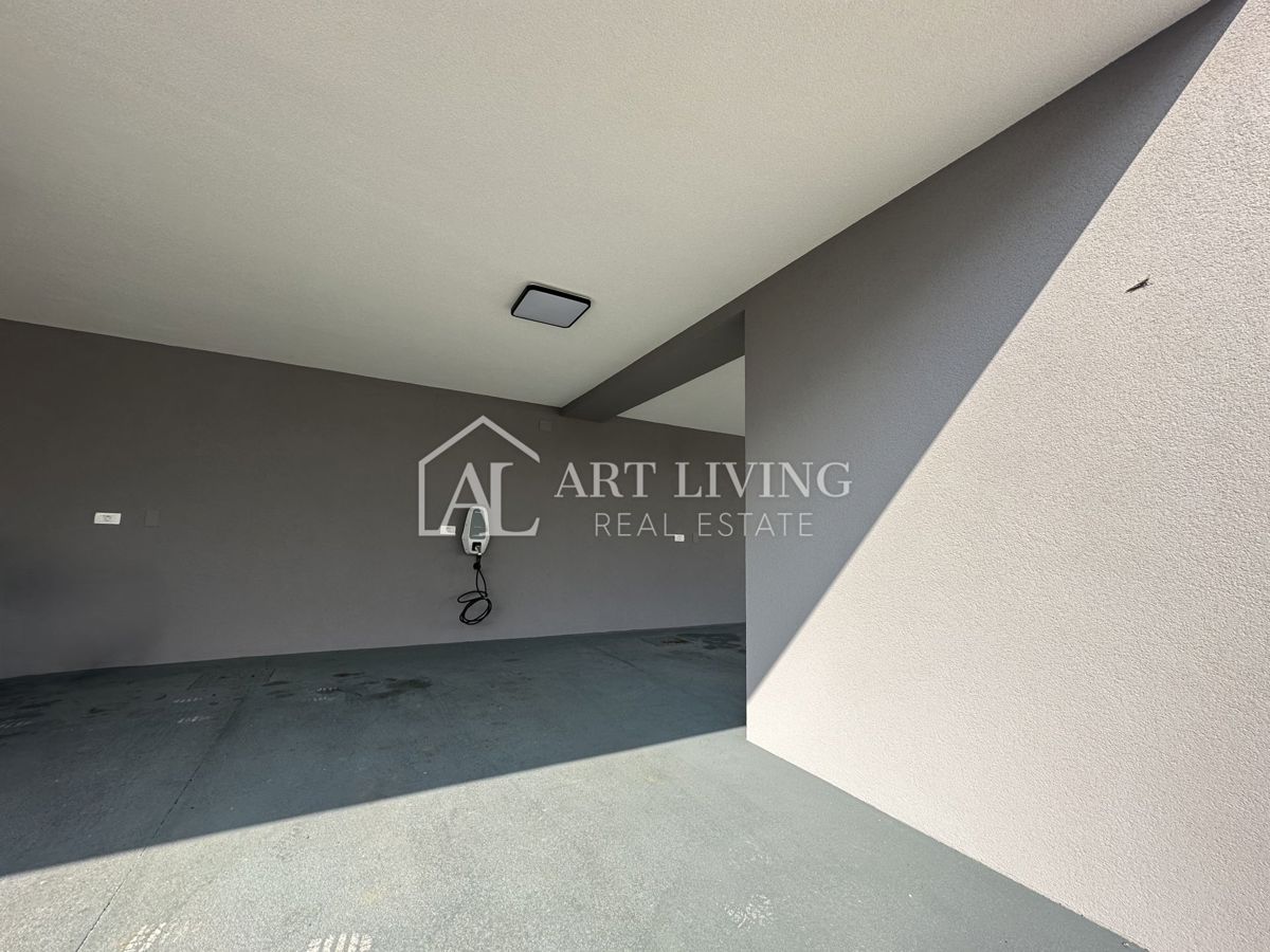 Umag, trosobni stan, 109 m2, z lepo in atraktivno lokacijo