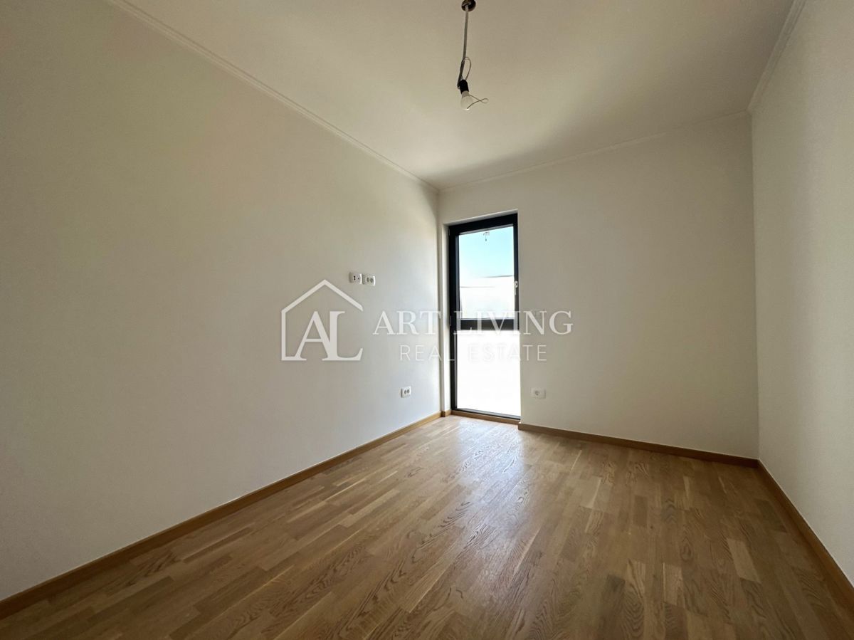 Umag, trosobni stan, 109 m2, z lepo in atraktivno lokacijo