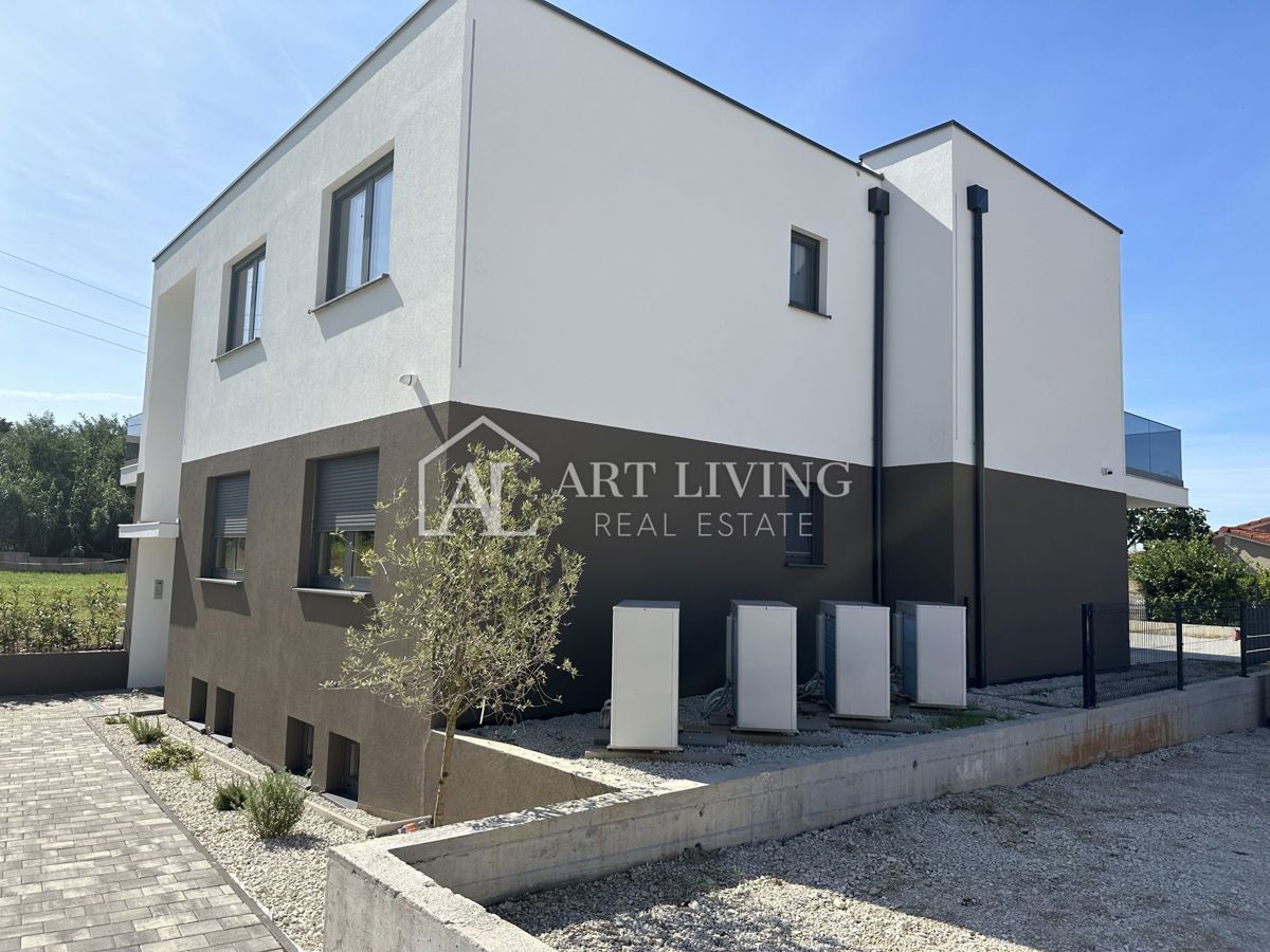 Poreč, okolica – Luksuzno stanovanje 93,32 m² z lastnim bazenom