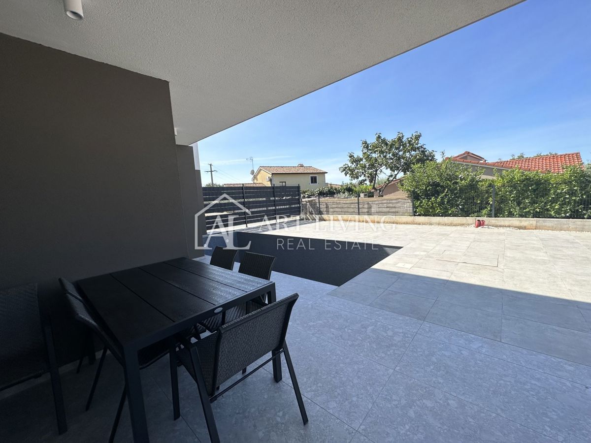 Poreč, okolica – Luksuzno stanovanje 93,32 m² z lastnim bazenom
