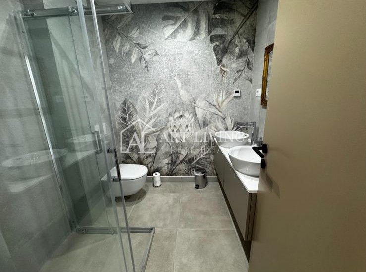 Poreč, okolica – Luksuzno stanovanje 93,32 m² z lastnim bazenom