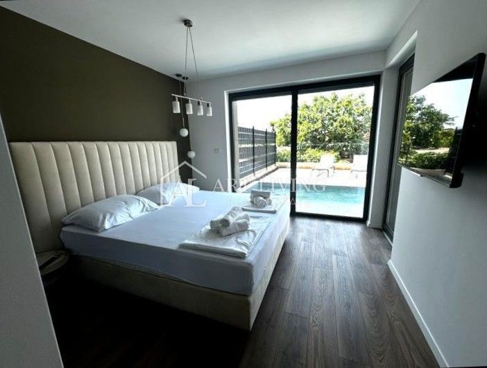 Poreč, okolica – Luksuzno stanovanje 93,32 m² z lastnim bazenom
