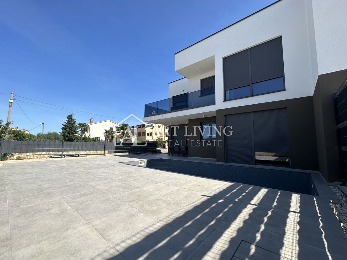Poreč, okolica – Luksuzno stanovanje 93,32 m² z lastnim bazenom