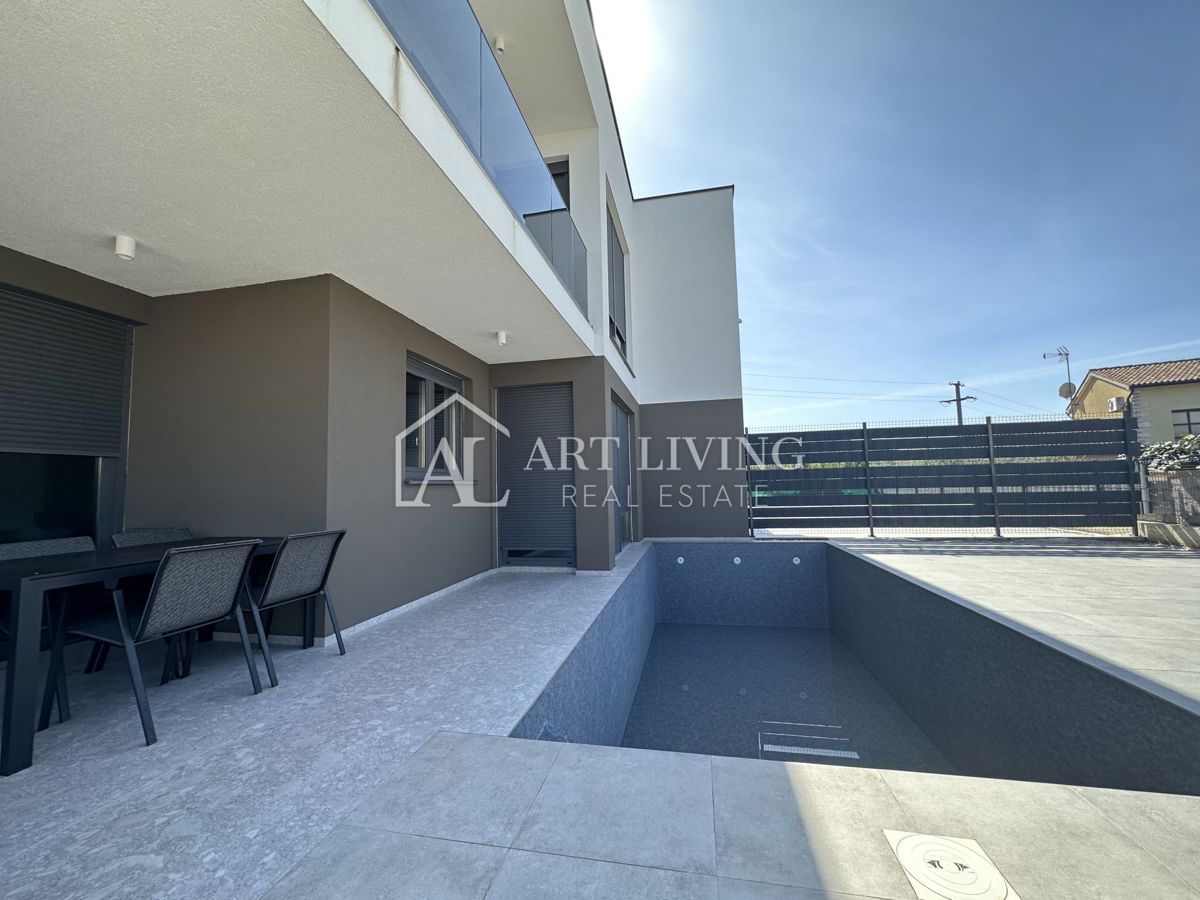 Poreč, okolica – Luksuzno stanovanje 93,32 m² z lastnim bazenom