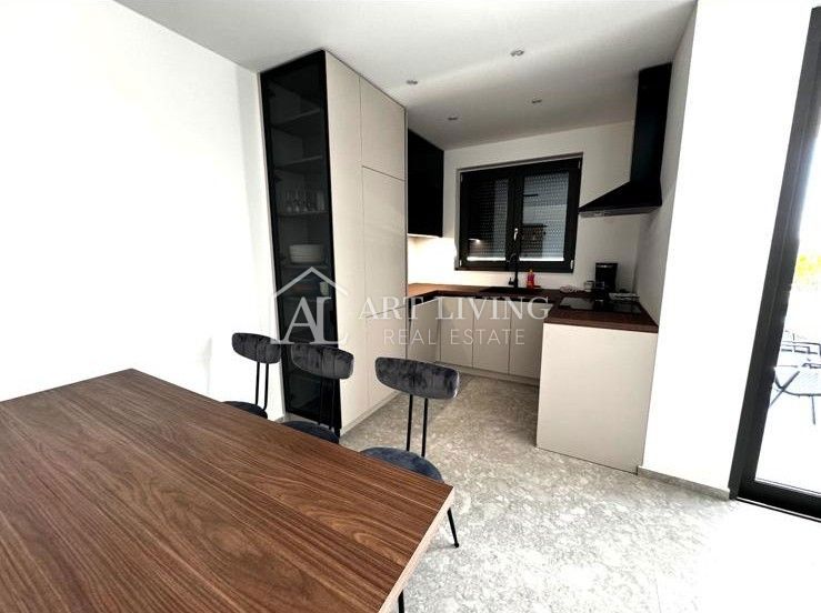 Poreč, okolica – Luksuzno stanovanje 93,32 m² z lastnim bazenom