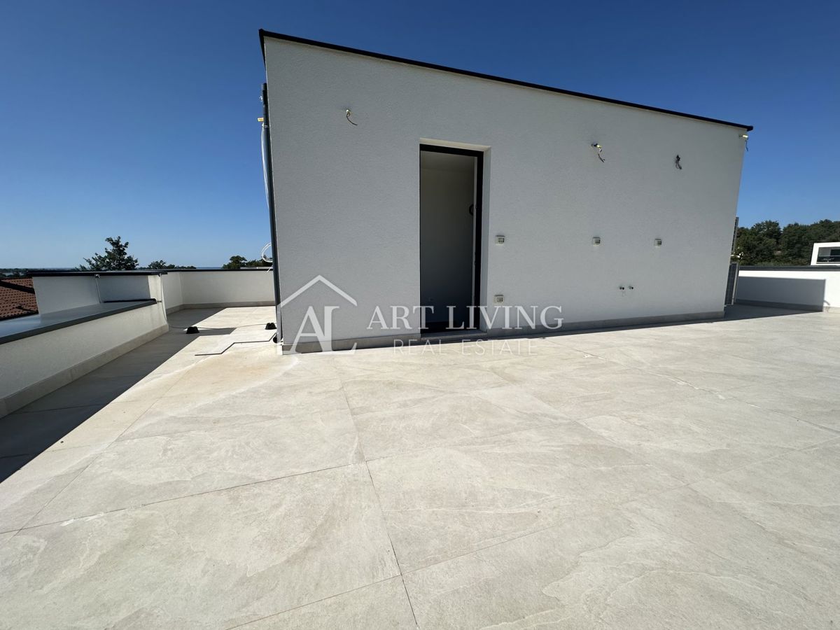 NOVIGRAD, okolica - MODERNA DIZAJNERSKA DVOJNA HIŠA NA VRHUNSKI LOKACIJI - SAMO 300 m OD MORJA