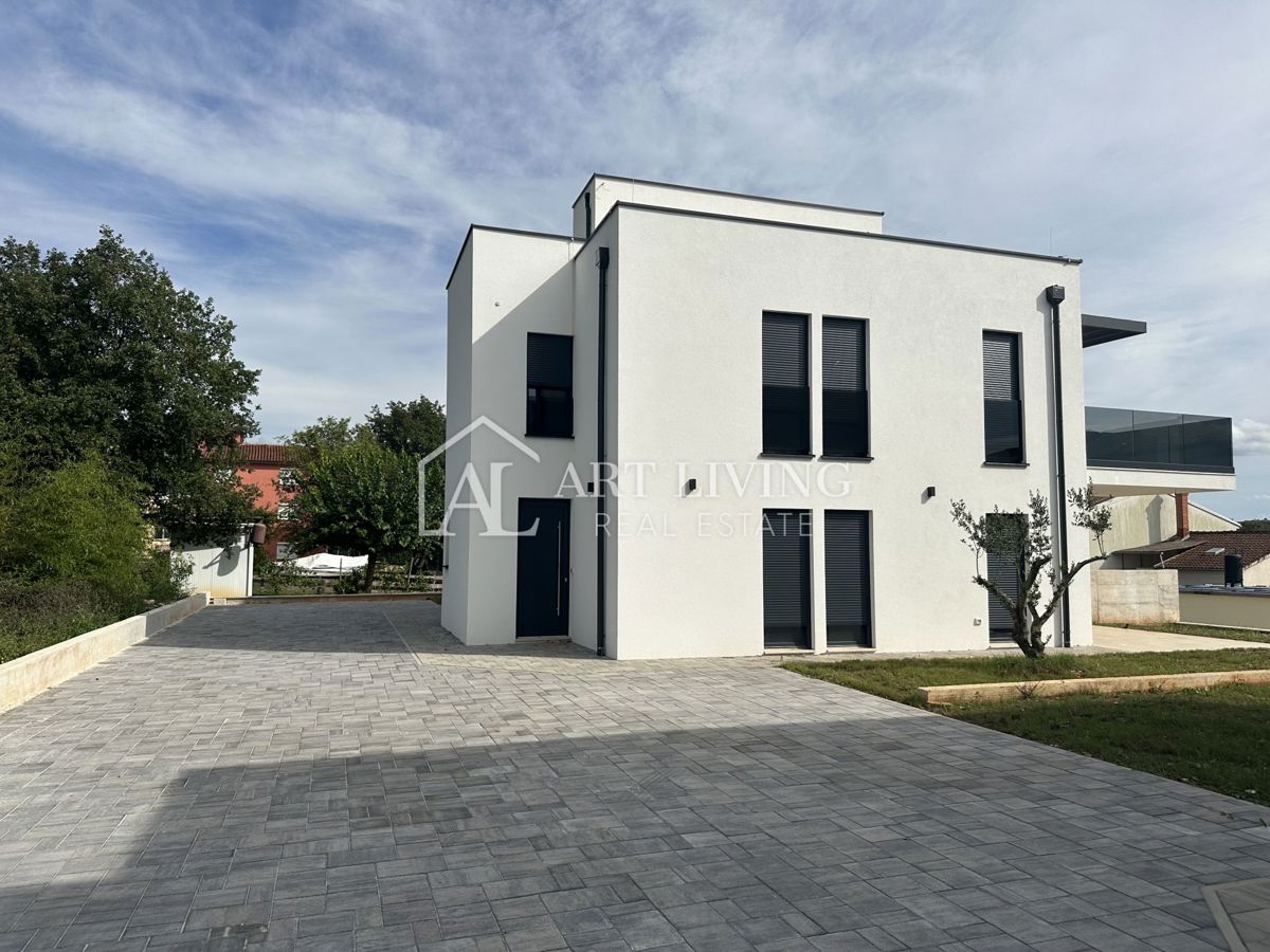 NOVIGRAD, okolica - MODERNA DIZAJNERSKA DVOJNA HIŠA NA VRHUNSKI LOKACIJI - SAMO 300 m OD MORJA