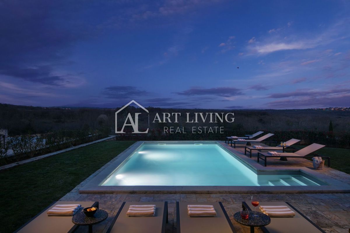 Poreč, okolica - rustikalna kamnita vila z bazenom v istrskem stilu