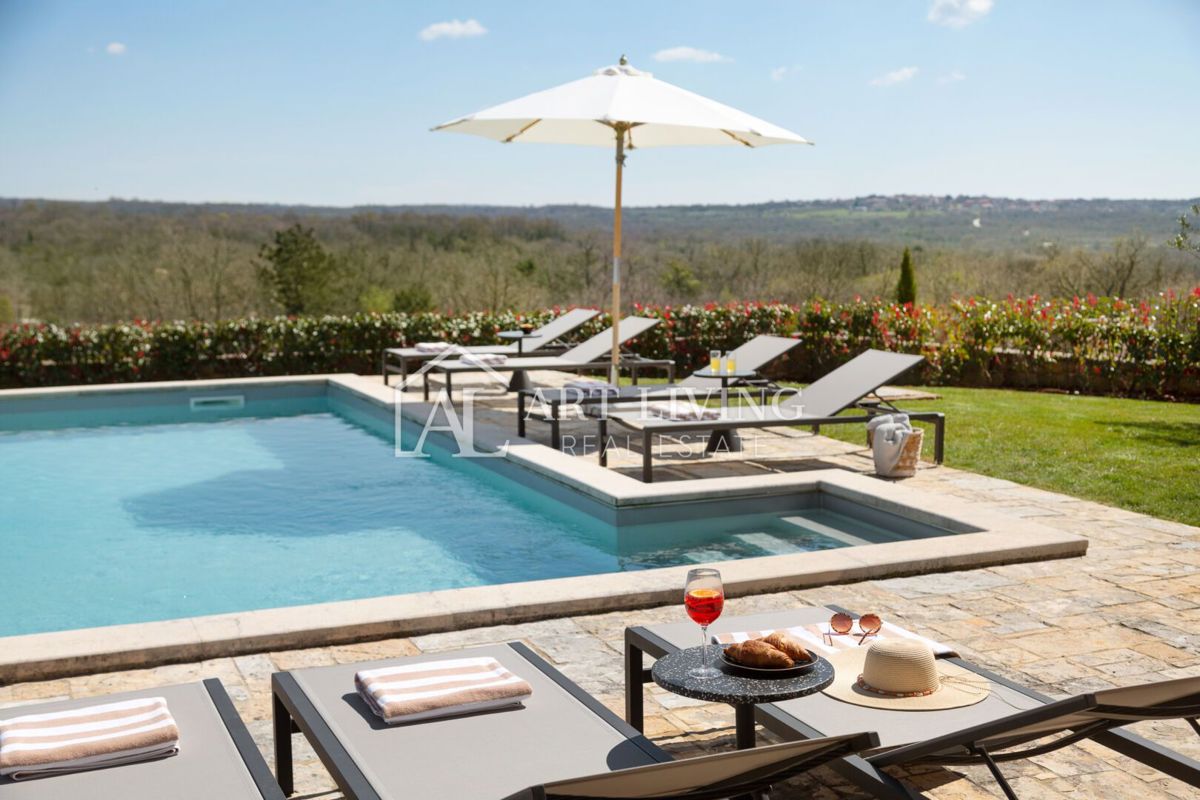 Poreč, okolica - rustikalna kamnita vila z bazenom v istrskem stilu