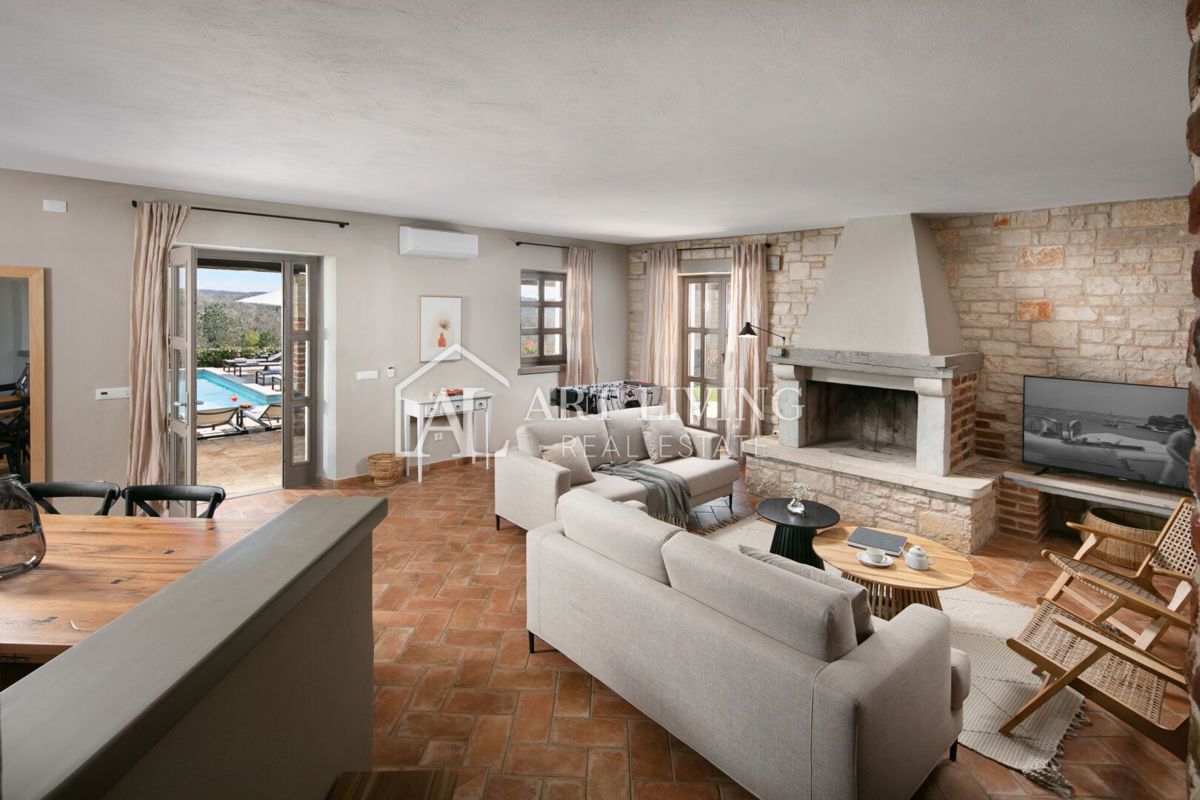 Poreč, okolica - rustikalna kamnita vila z bazenom v istrskem stilu