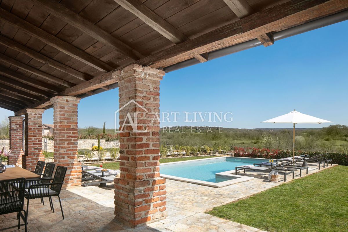 Poreč, okolica - rustikalna kamnita vila z bazenom v istrskem stilu