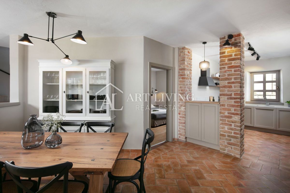 Poreč, okolica - rustikalna kamnita vila z bazenom v istrskem stilu