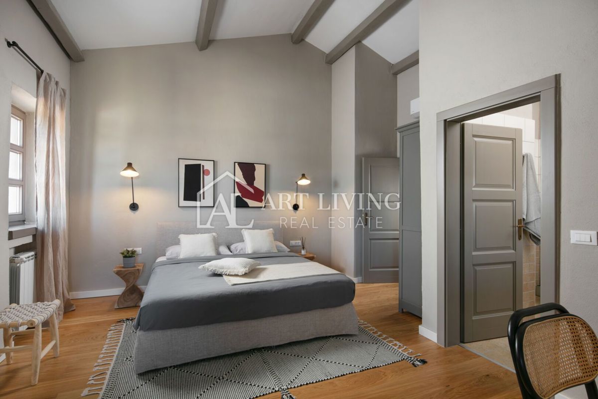 Poreč, okolica - rustikalna kamnita vila z bazenom v istrskem stilu