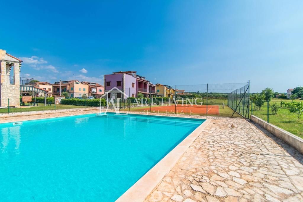 Poreč, okolica – očarljivo dvosobno stanovanje z uporabo bazena in teniškega igrišča