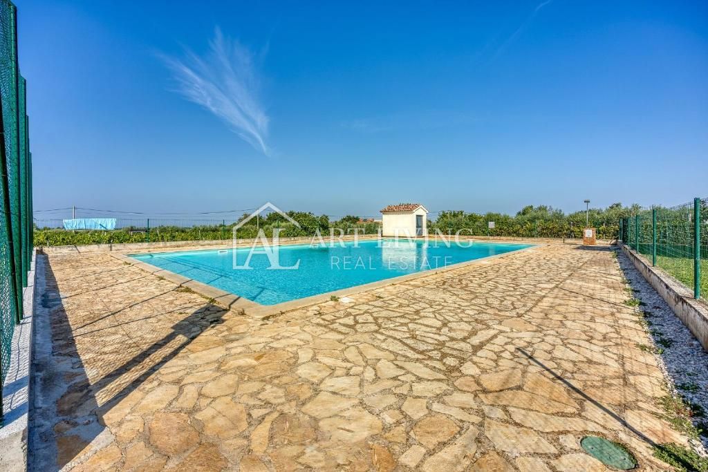 Poreč, okolica – očarljivo dvosobno stanovanje z uporabo bazena in teniškega igrišča