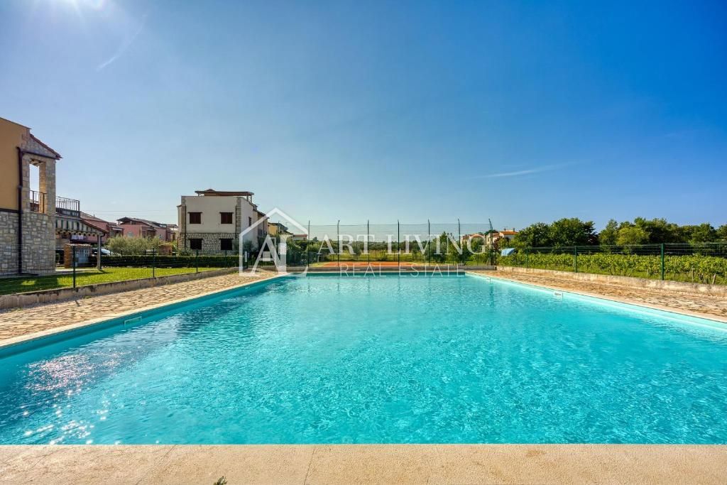 Poreč, okolica – očarljivo dvosobno stanovanje z uporabo bazena in teniškega igrišča