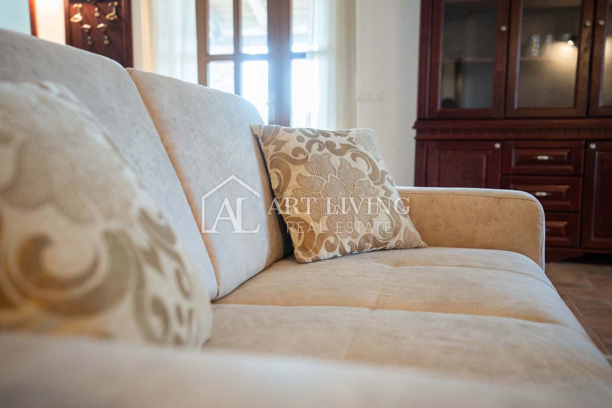 Poreč, okolica - rustikalna kamnita vila z bazenom v istrskem stilu