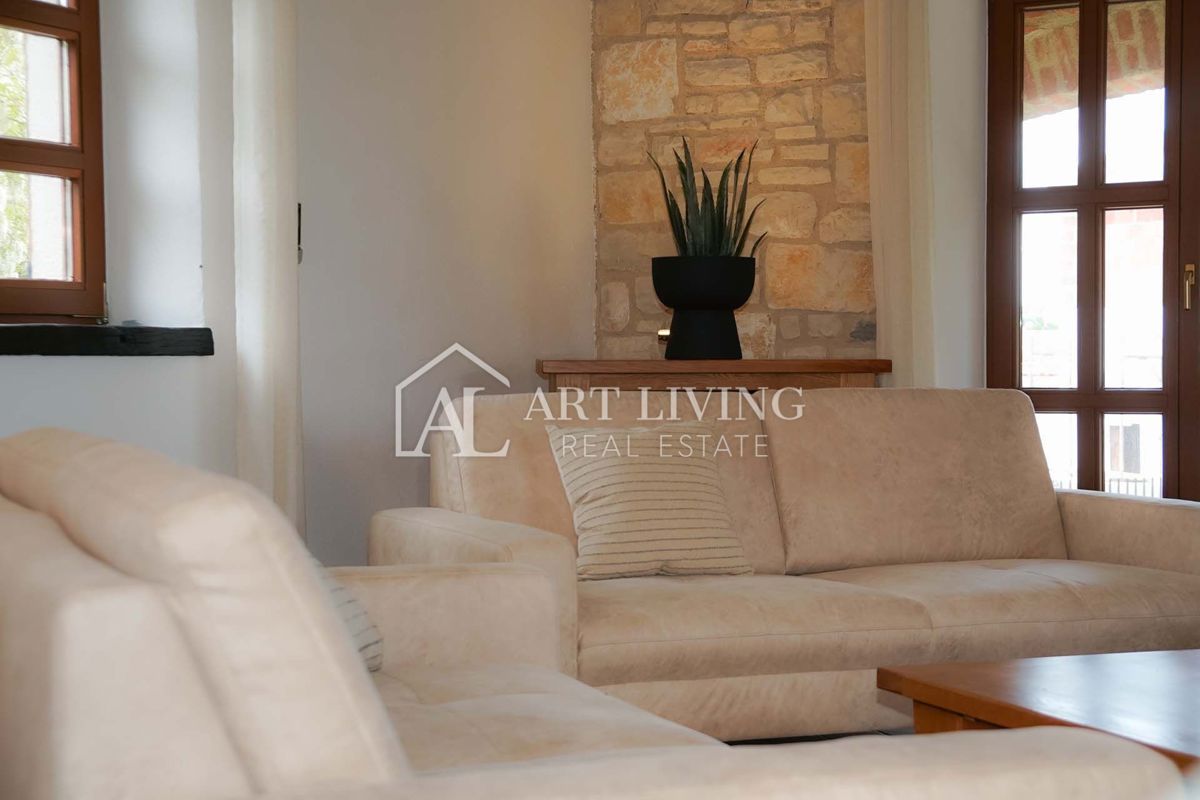 Poreč, okolica - rustikalna kamnita vila z bazenom v istrskem stilu