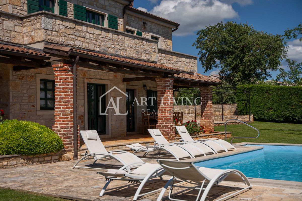 Poreč, okolica - rustikalna kamnita vila z bazenom v istrskem stilu