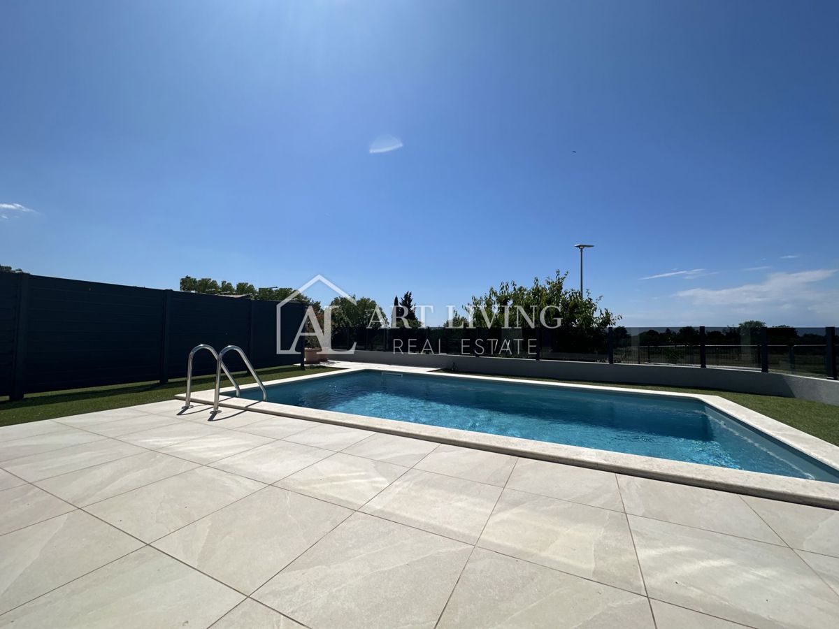Istra, Umag, okolica – dvojna vila z bazenom, 1,3 km od morja