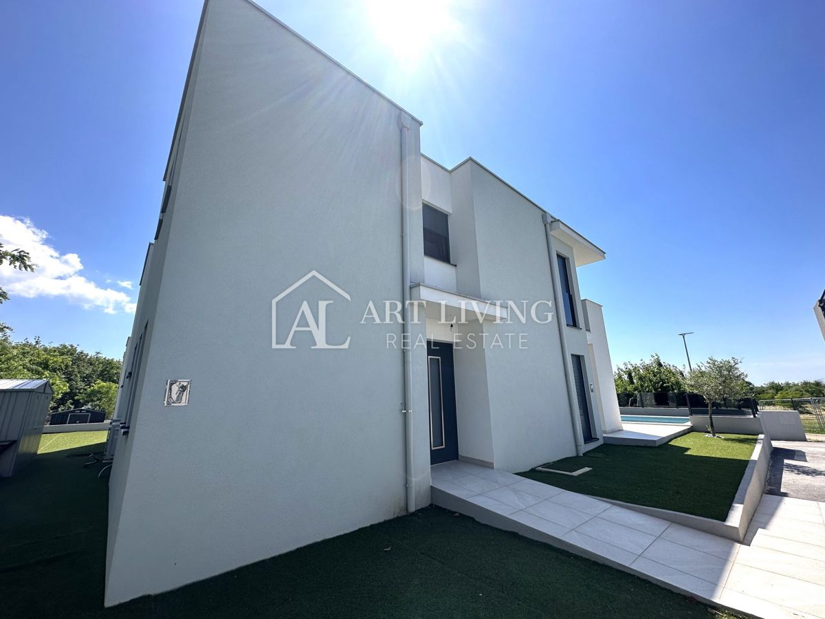 Istra, Umag, okolica – dvojna vila z bazenom, 1,3 km od morja