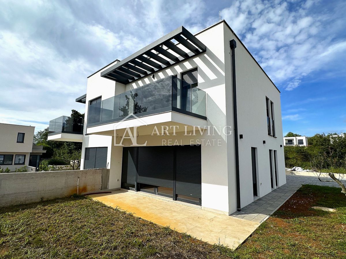 NOVIGRAD, okolica - ATRAKTIVNA DVOJNA HIŠA, 300 m OD MORJA, VRHUNSKA LOKACIJA