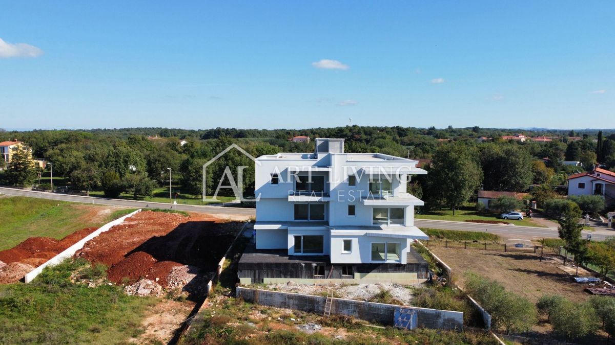 Umag, okolica – Privlačno dvosobno stanovanje s skupnim bazenom, 400 m od morja