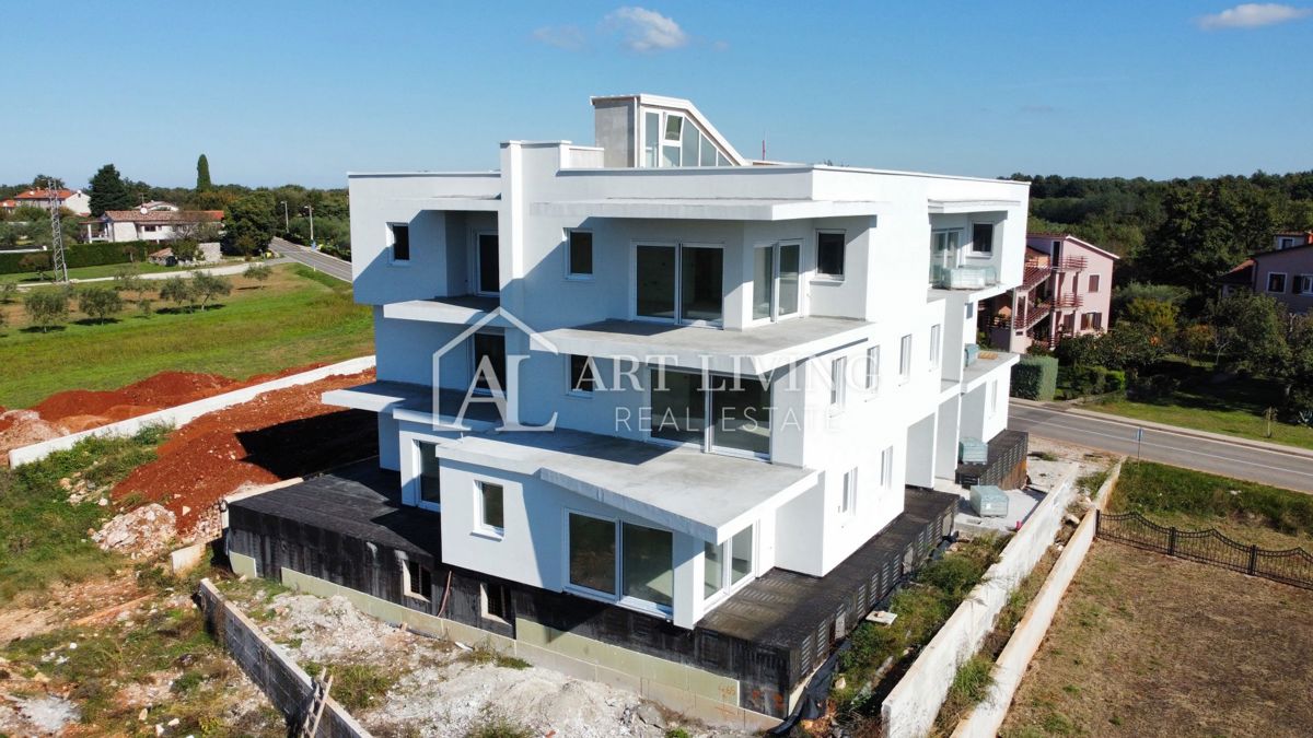 Umag, okolica – Privlačno dvosobno stanovanje s skupnim bazenom, 400 m od morja