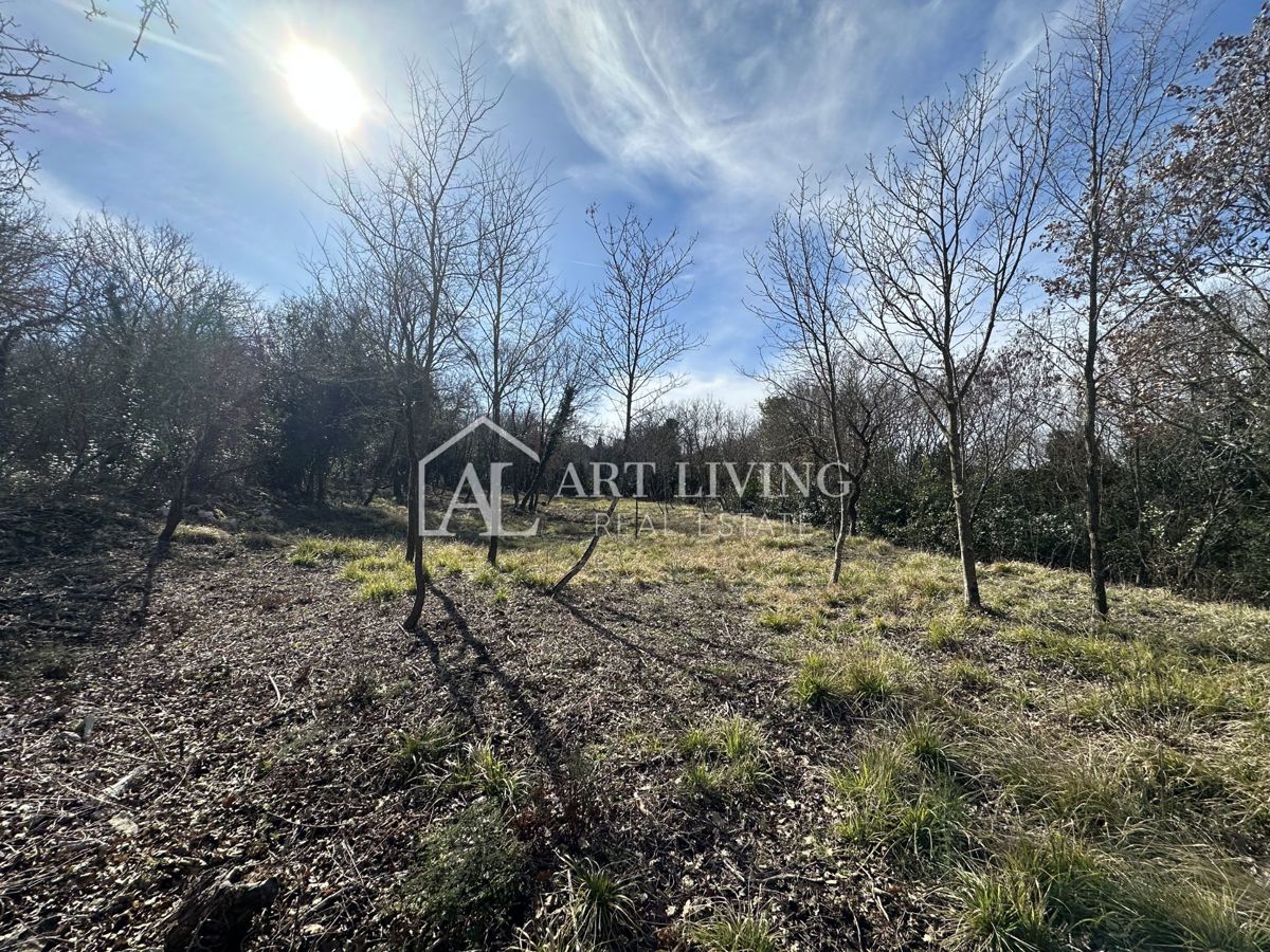 Grožnjan, okolica - atraktivno gradbeno zemljišče, 1100 m2 s čudovitim razgledom