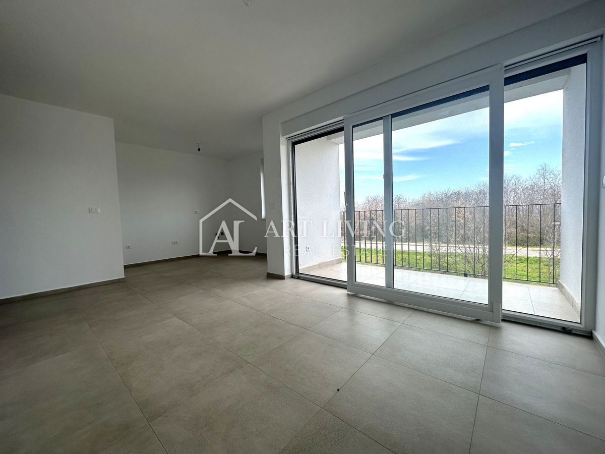 Poreč, okolica - PRILOŽNOST, atraktivno dvosobno stanovanje v prvem nadstropju