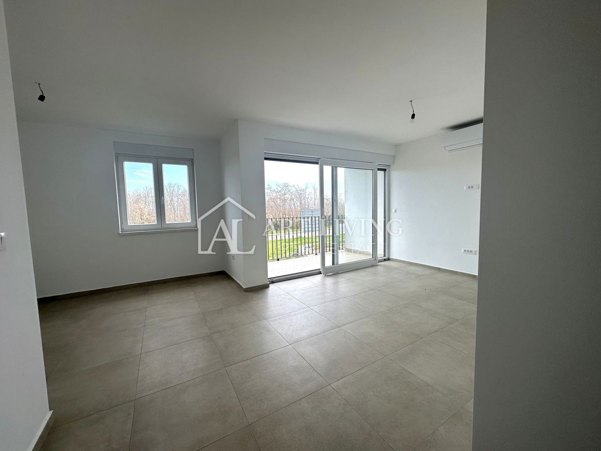 Poreč, okolica - PRILOŽNOST, atraktivno dvosobno stanovanje v prvem nadstropju