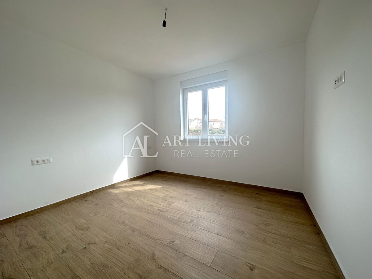 Poreč, okolica - PRILOŽNOST, atraktivno dvosobno stanovanje v prvem nadstropju