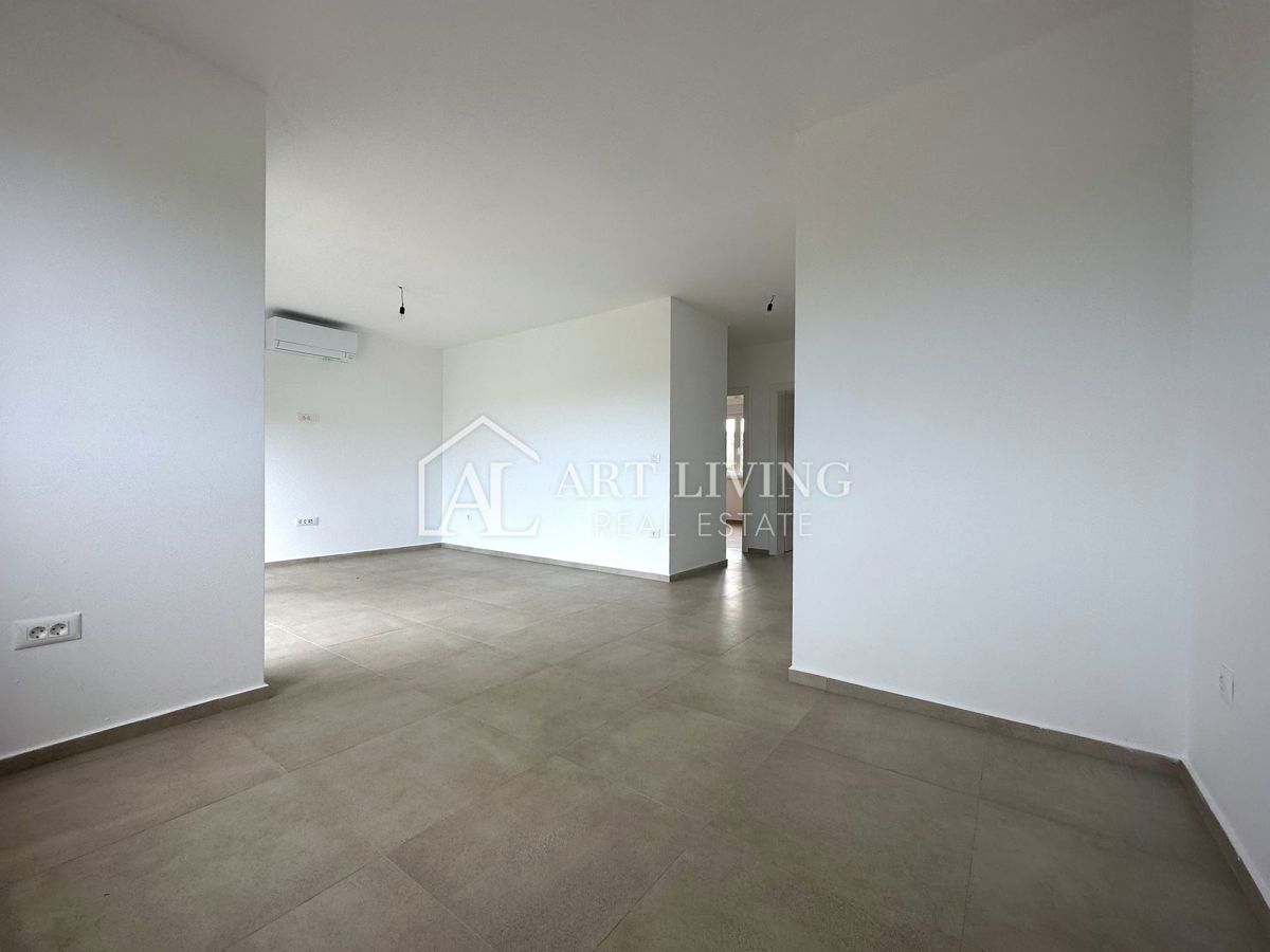 Poreč, okolica - PRILOŽNOST, atraktivno dvosobno stanovanje v prvem nadstropju