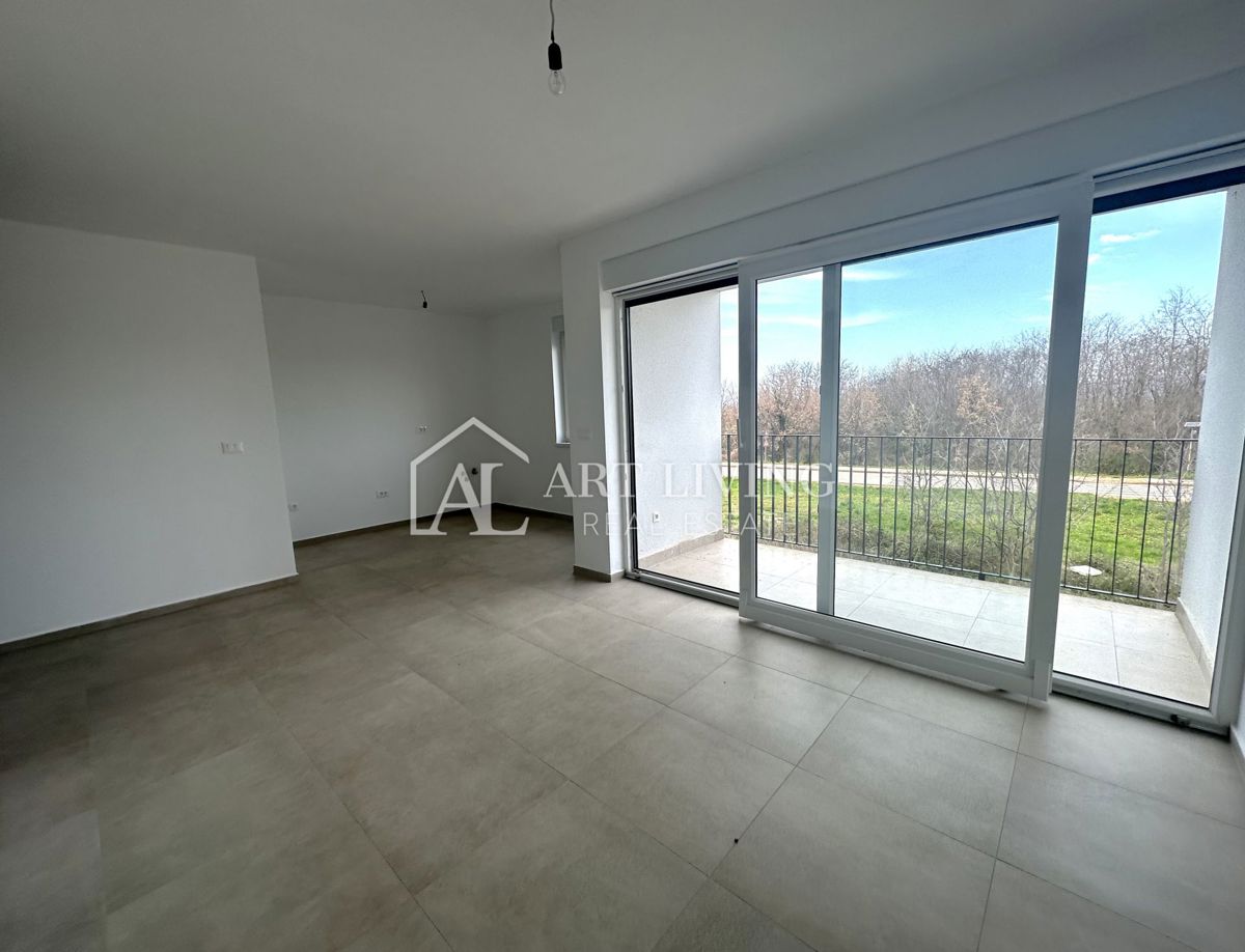 Poreč, okolica - PRILOŽNOST, atraktivno dvosobno stanovanje v prvem nadstropju