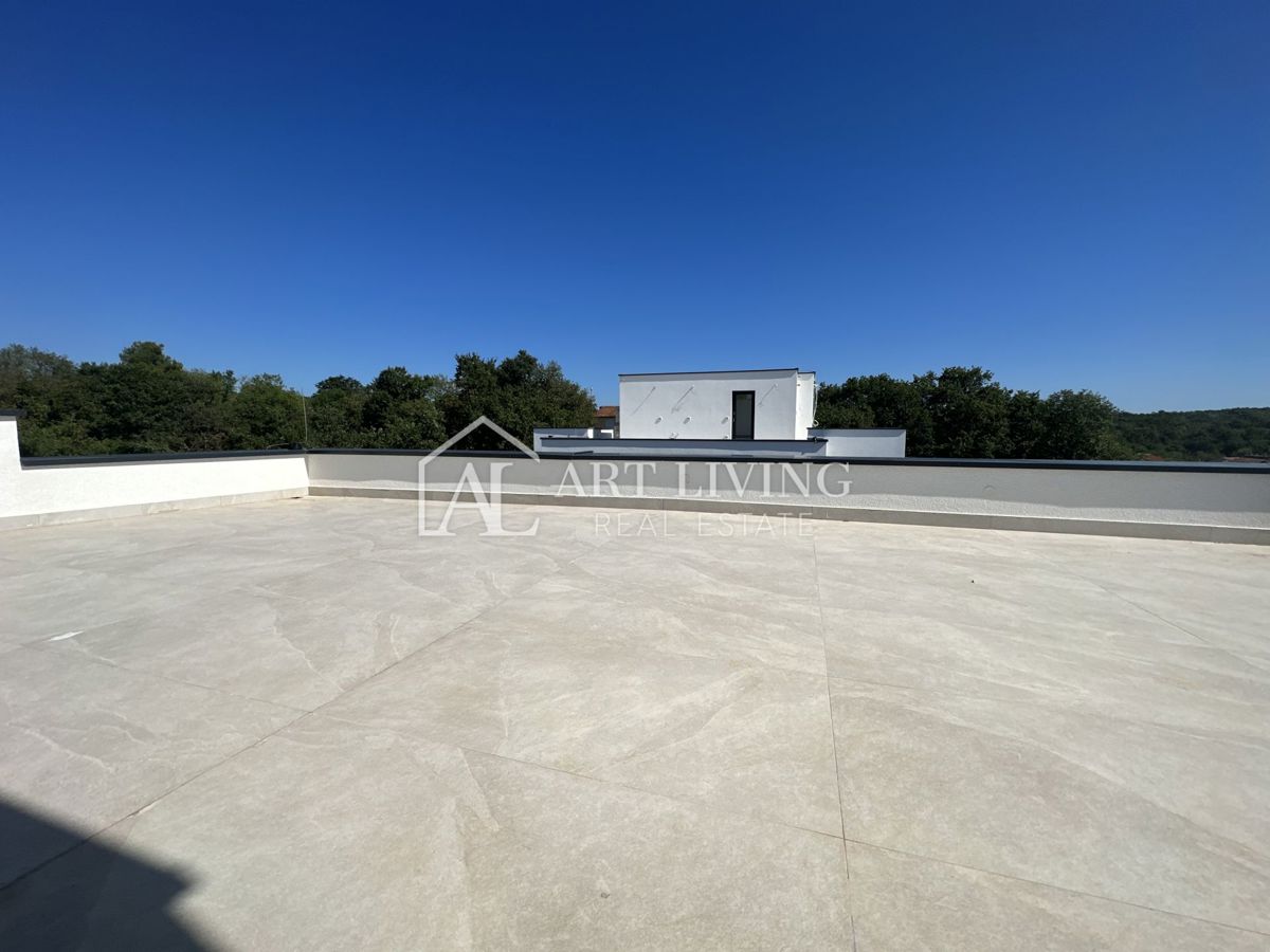 NOVIGRAD, okolica - MODERNA DVOJNA HIŠA NA VRHUNSKI LOKACIJI - SAMO 300 m OD MORJA!