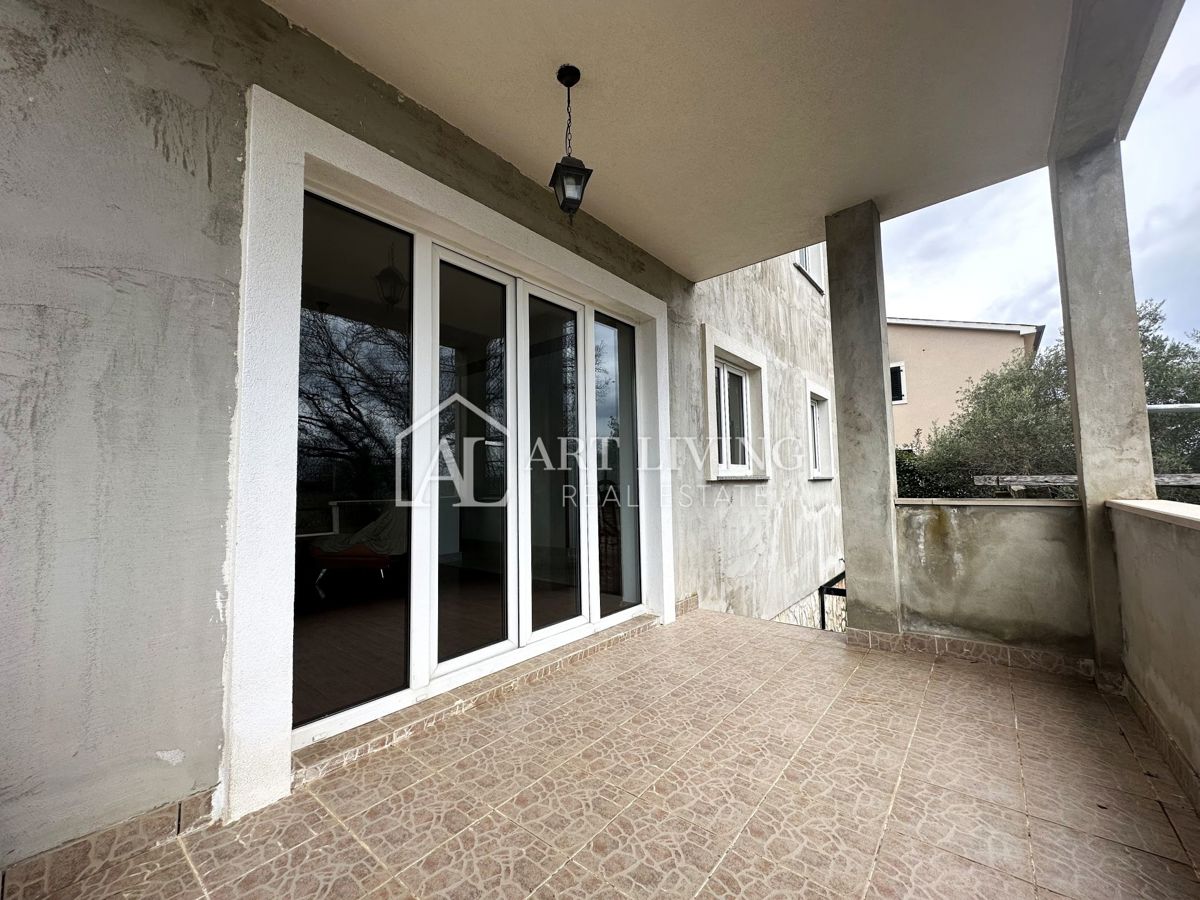 Poreč, okolica - PRILOŽNOST, prostorno stanovanje 81 m2 na mirni in lepi lokaciji