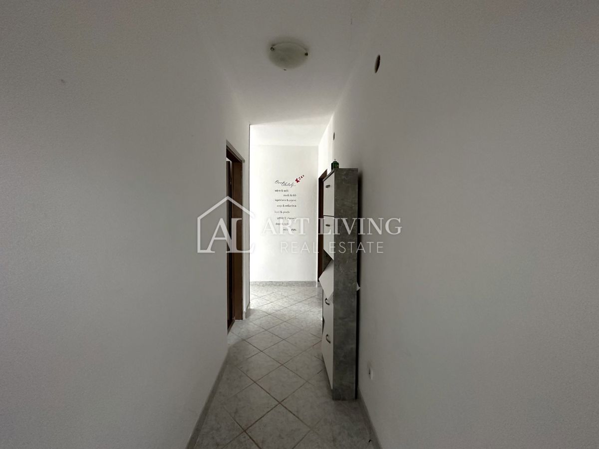 Poreč, okolica - PRILOŽNOST, prostorno stanovanje 81 m2 na mirni in lepi lokaciji