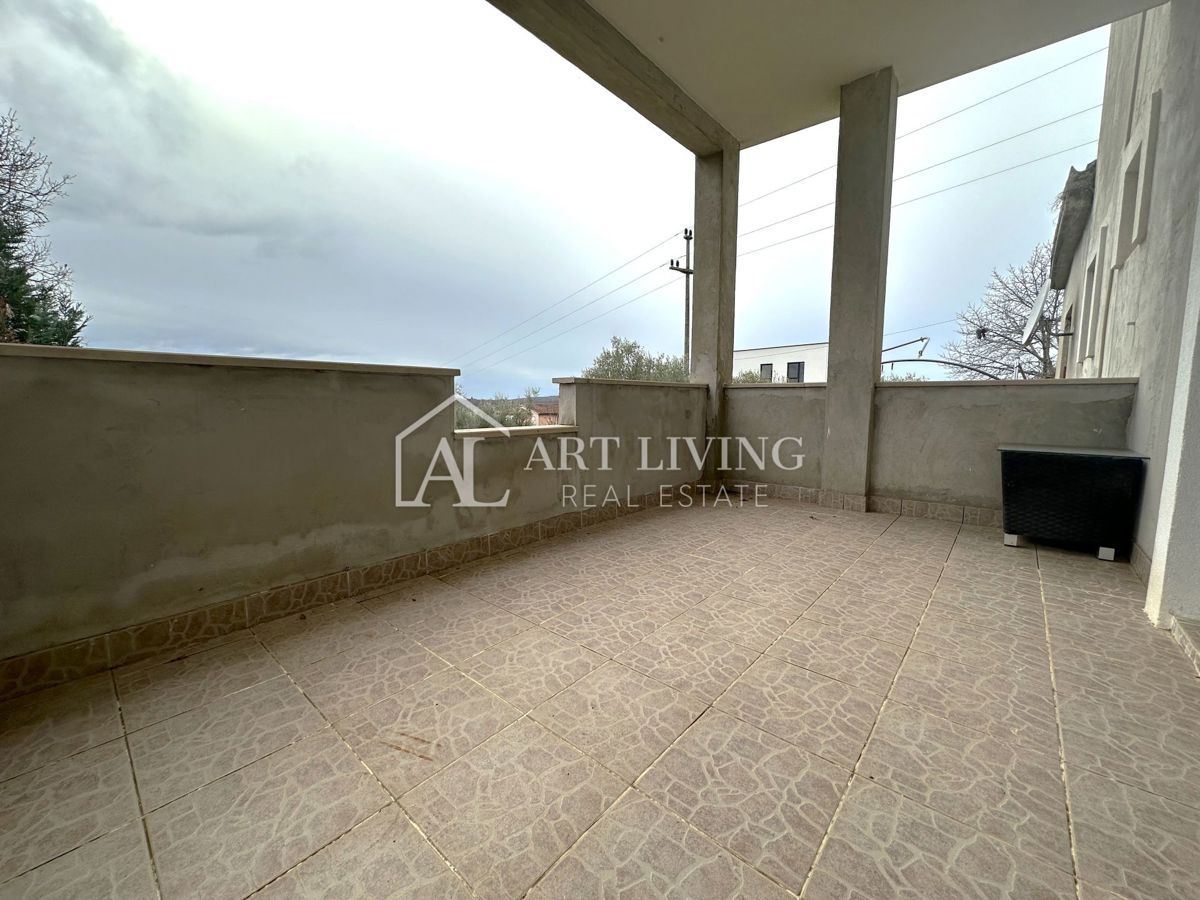 Poreč, okolica - PRILOŽNOST, prostorno stanovanje 81 m2 na mirni in lepi lokaciji