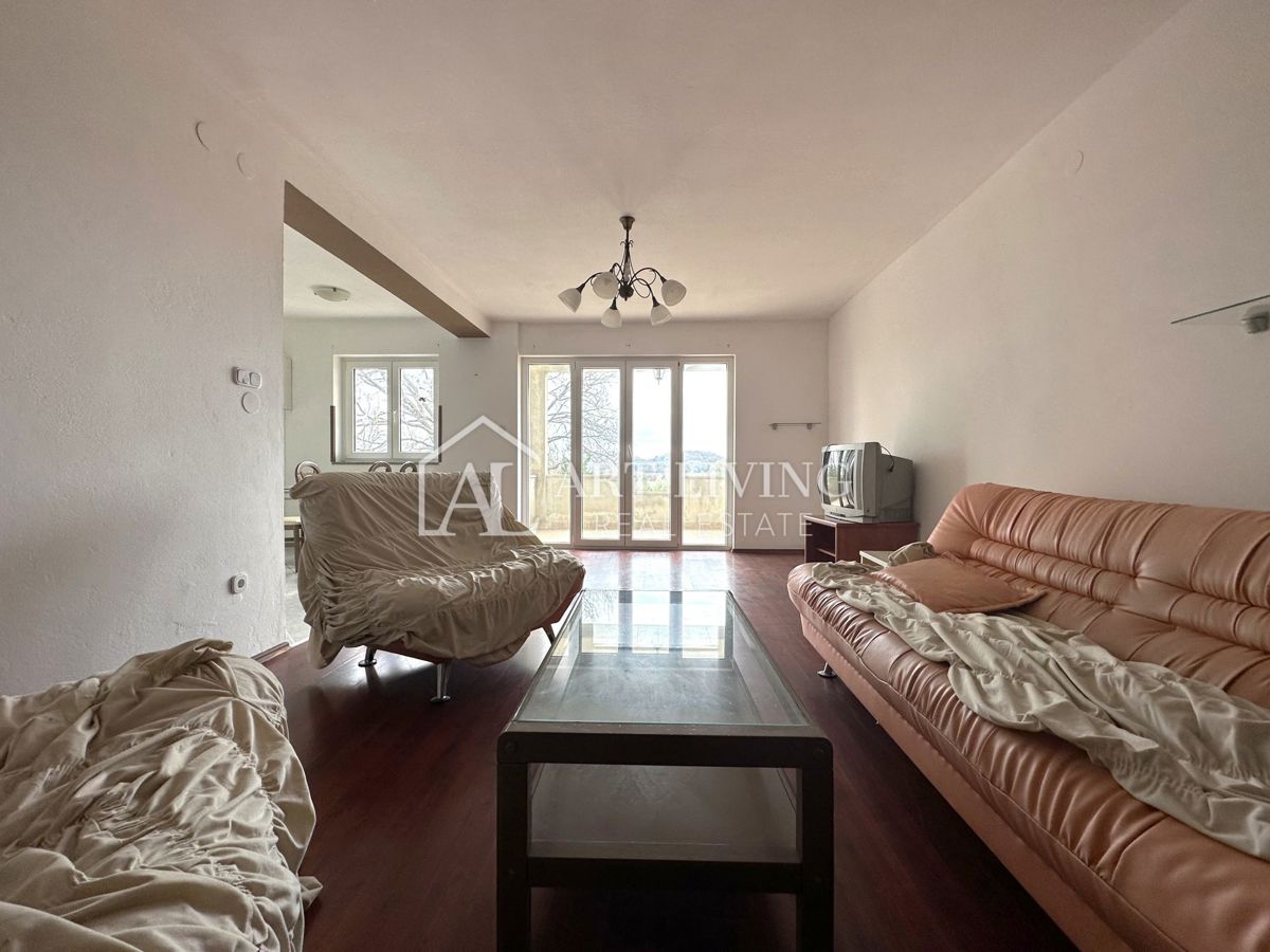 Poreč, okolica - PRILOŽNOST, prostorno stanovanje 81 m2 na mirni in lepi lokaciji