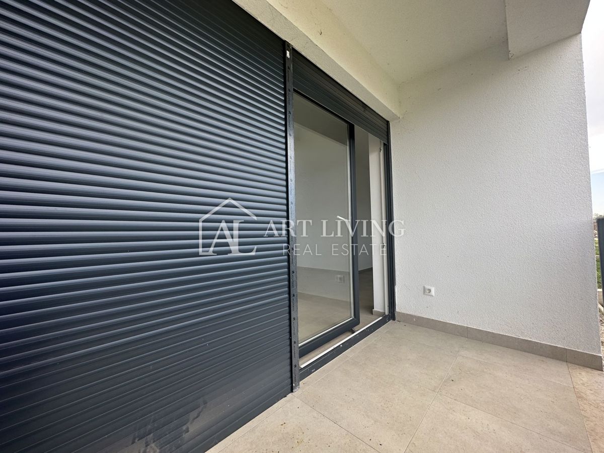 Poreč, okolica - PRILOŽNOST!!! Dvosobno stanovanje z vrtom velikosti 168 m2