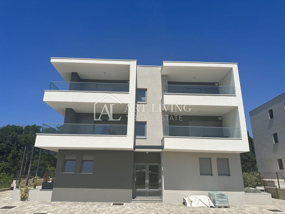 Umag-okolica, Stanovanje 80 m2 na atraktivni lokaciji 150 m od morja
