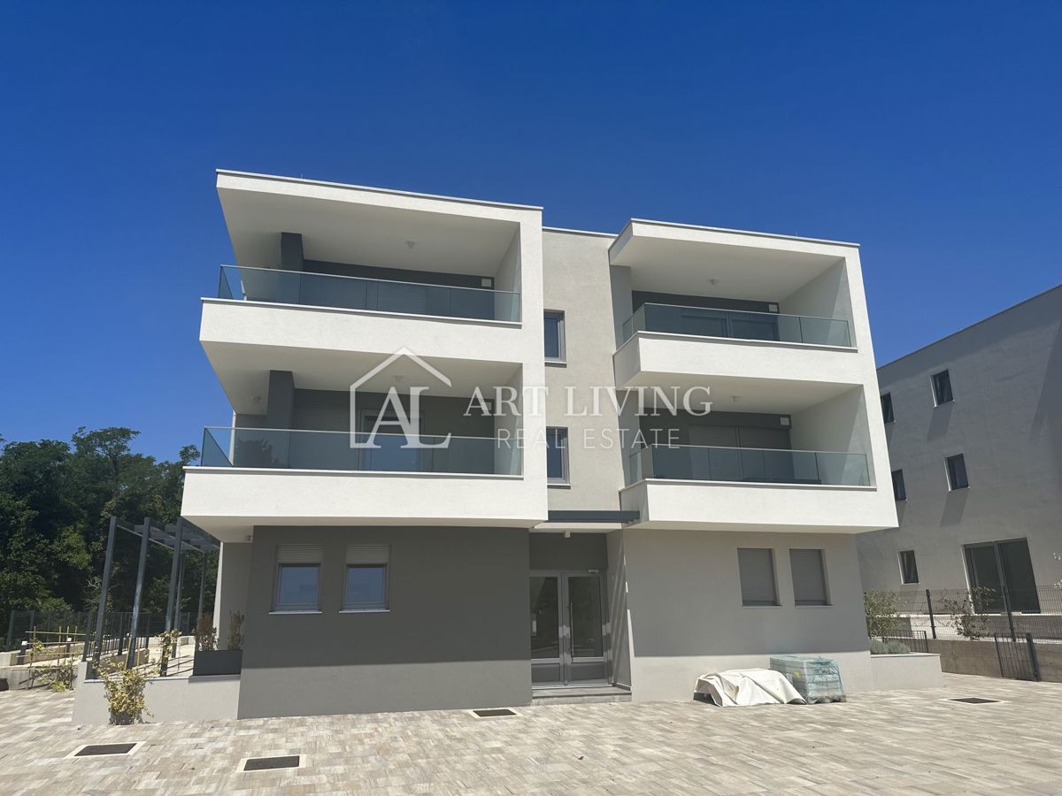 Umag-okolica, Stanovanje 80 m2 na atraktivni lokaciji 150 m od morja