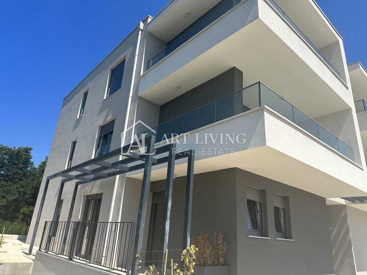 Umag-okolica, Stanovanje 80 m2 na atraktivni lokaciji 150 m od morja