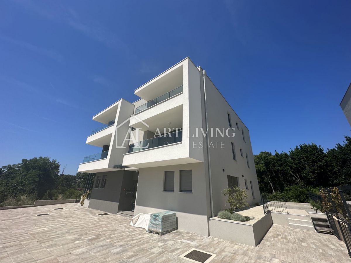 Umag-okolica, Stanovanje 80 m2 na atraktivni lokaciji 150 m od morja