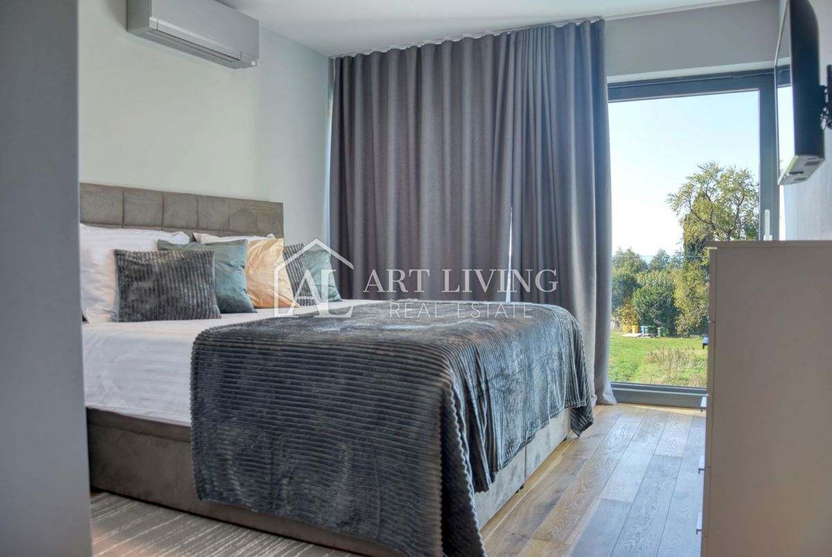 Poreč, moderna luksuzna vila z bazenom, 500 m od morja