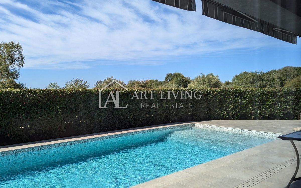 Poreč, moderna luksuzna vila z bazenom, 500 m od morja