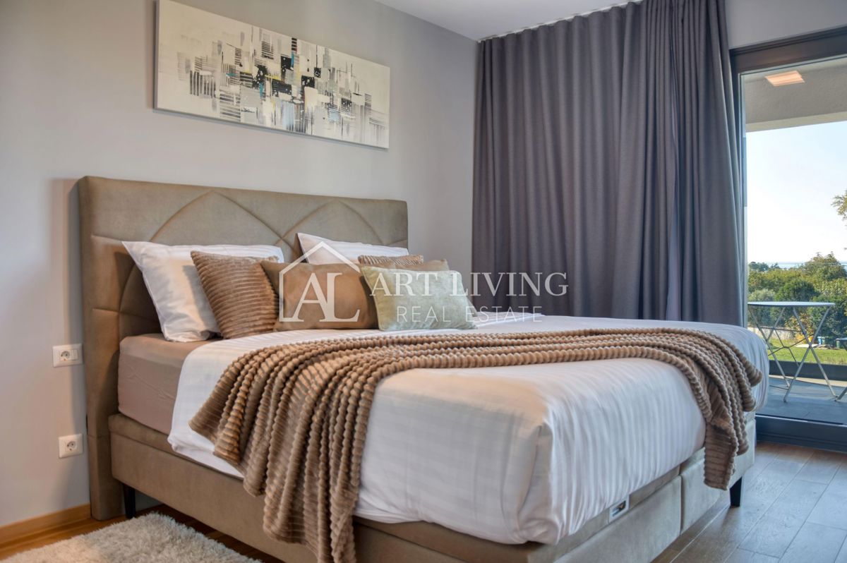 Poreč, moderna luksuzna vila z bazenom, 500 m od morja